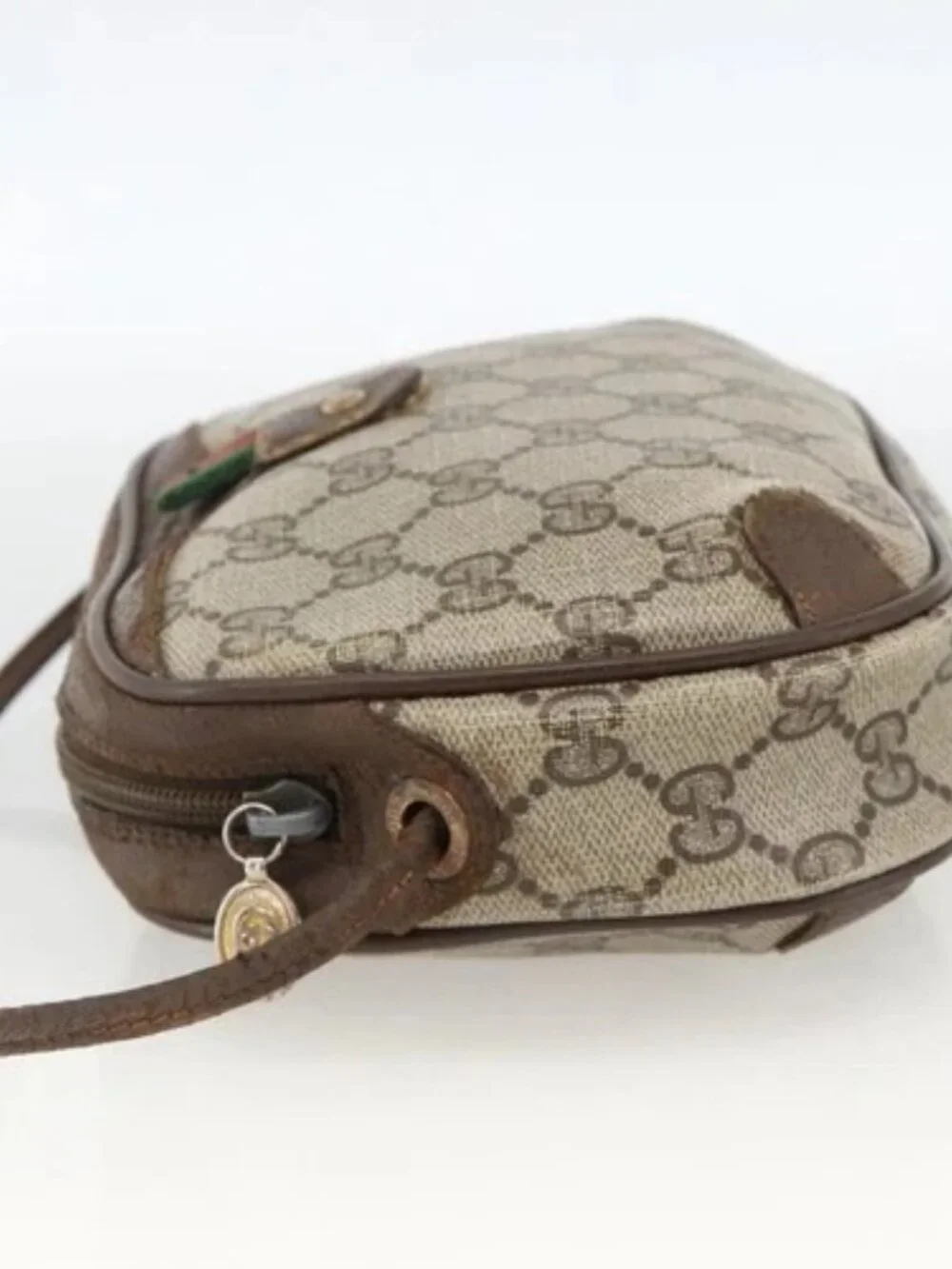 Gucci brand	gucci color	beige